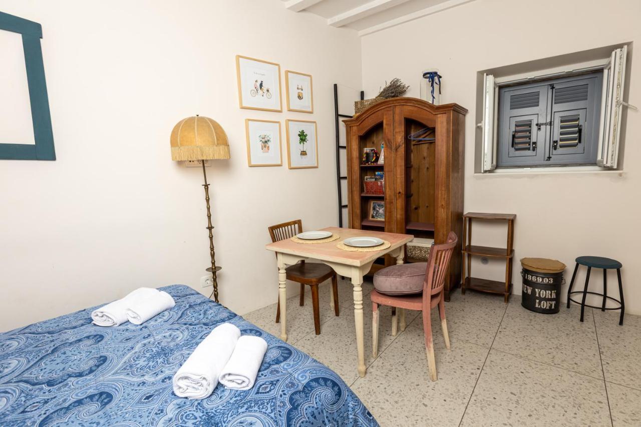 In The Center Apartment *